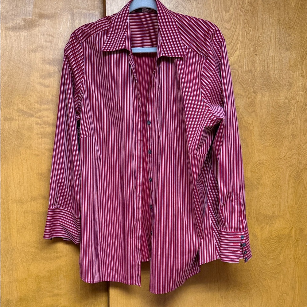 Eddie Bauer stretch women’s blouse. Wrinkle resistant